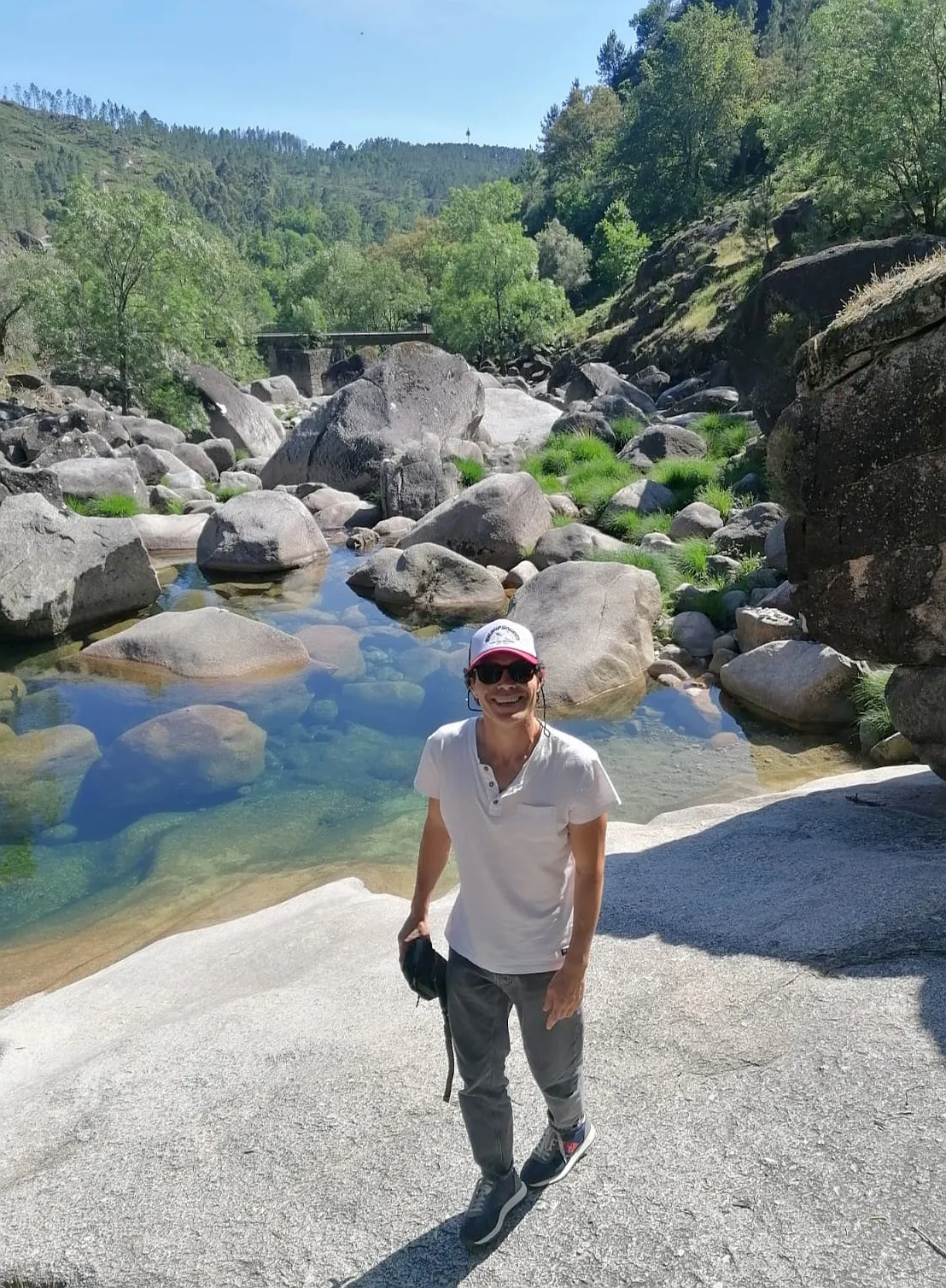 Sérgio Alves a explorar uma paisagem